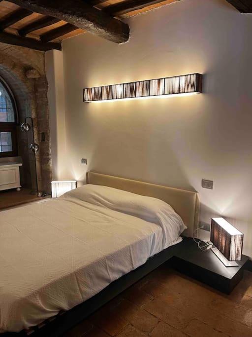 Medieval Tower In Umbria With Swimming Pool Montelagello Bagian luar foto