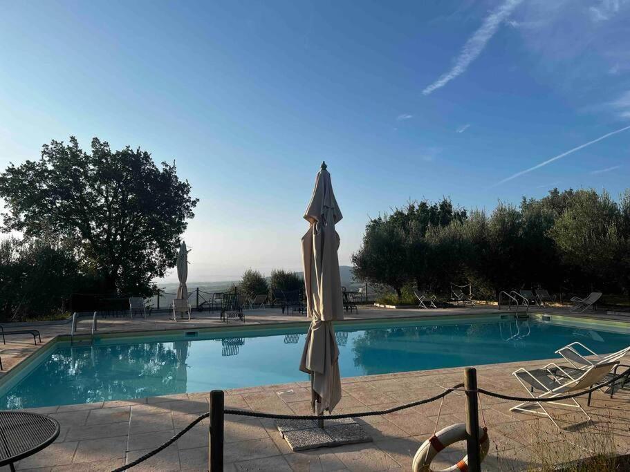 Medieval Tower In Umbria With Swimming Pool Montelagello Bagian luar foto