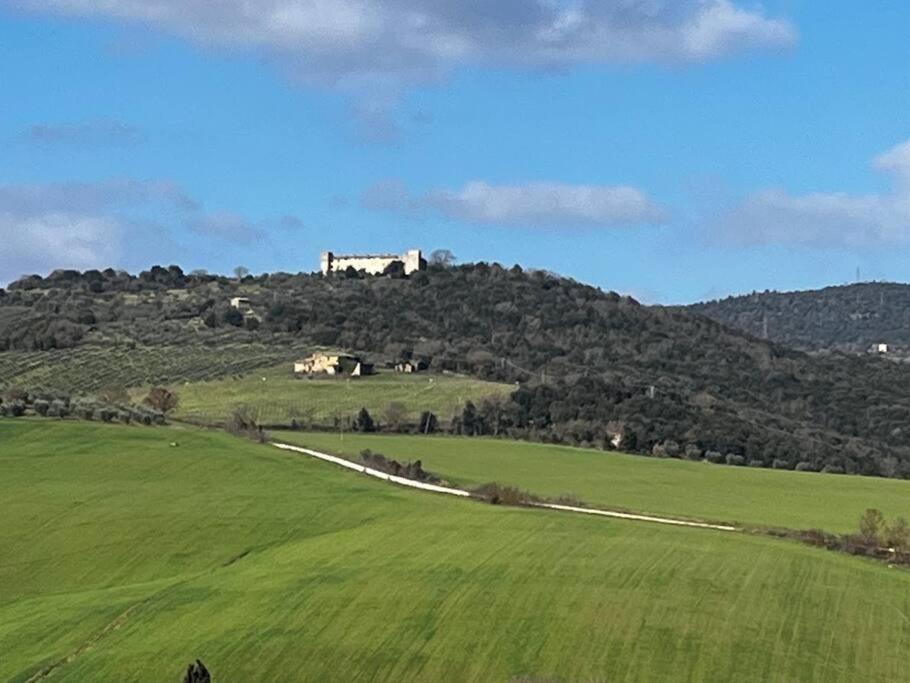 Medieval Tower In Umbria With Swimming Pool Montelagello Bagian luar foto