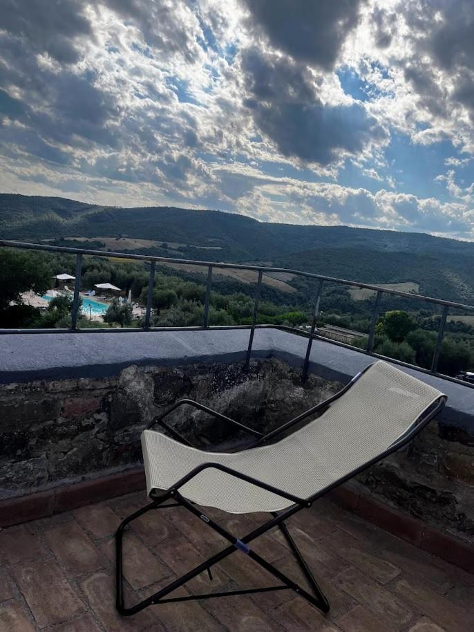 Medieval Tower In Umbria With Swimming Pool Montelagello Bagian luar foto