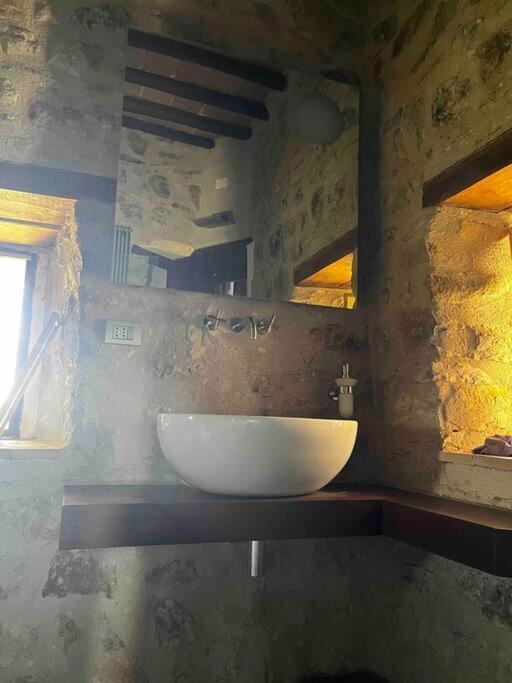 Medieval Tower In Umbria With Swimming Pool Montelagello Bagian luar foto