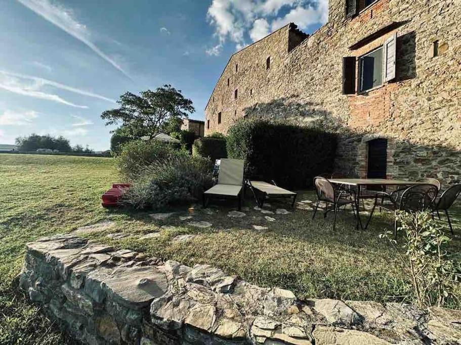 Medieval Tower In Umbria With Swimming Pool Montelagello Bagian luar foto
